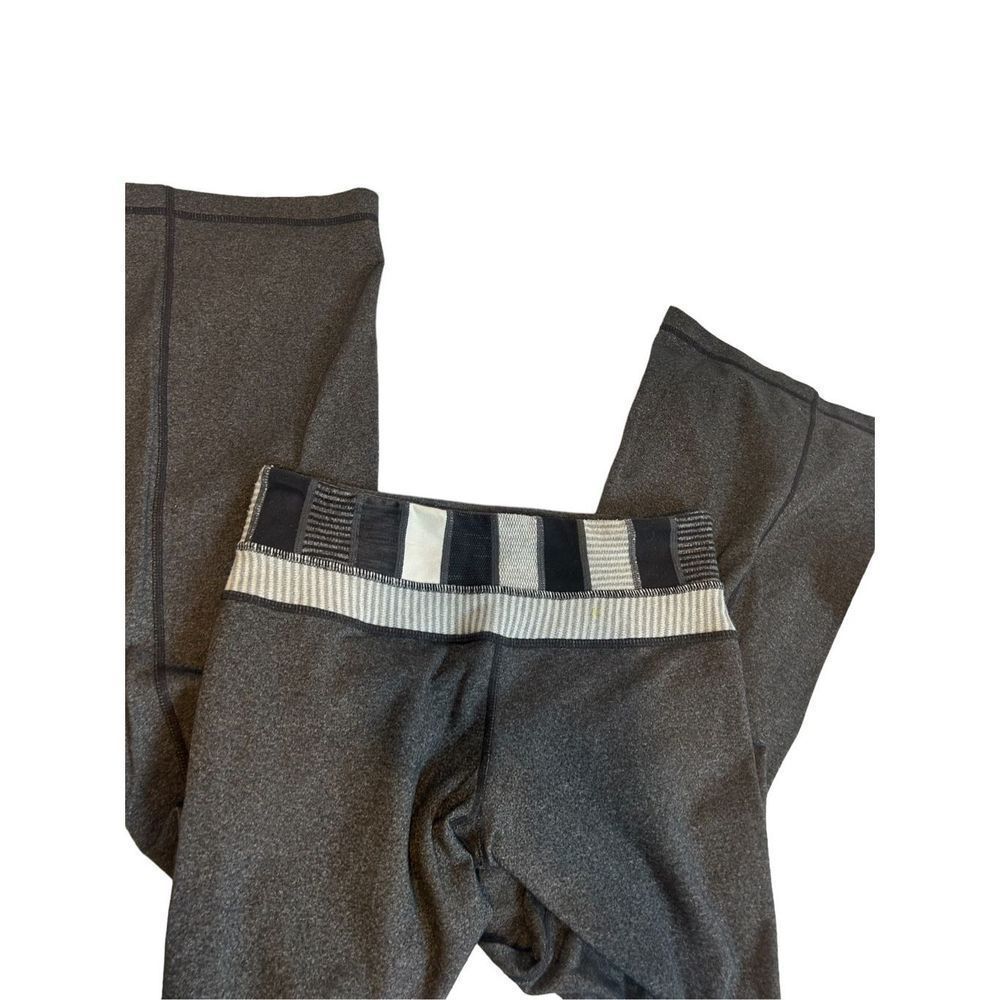 Lululemon Groove Pant heathered gray size 2 flared leg 31”

SOLD OUT ONLINE